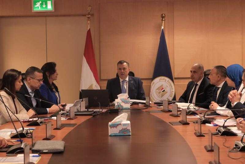 وزير السياحة والآثار يعقد الاجتماع الدوري الموسع الخاص بمناقشة سبل تطوير منتج السياحة النيلية في مصر