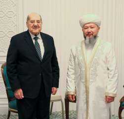 رئيس مجلس الشيوخ يؤكد حرص مصر على تطوير العلاقات مع كازاخستان في كافة المجالات