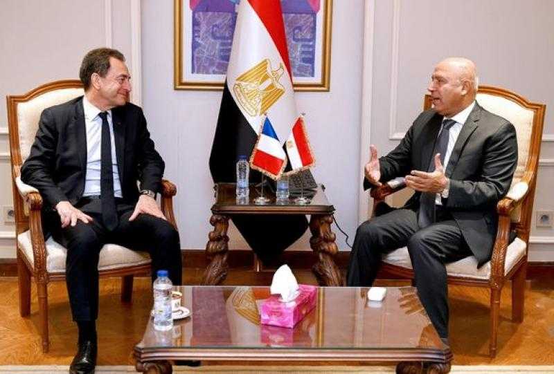 وزير الصناعة والنقل يثمن التعاون المثمر بين مصر وفرنسا لتنفيذ عدد من المشروعات العملاقة