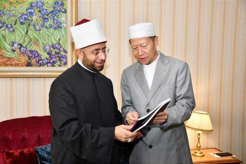 وزير الأوقاف يلتقي رئيس الجمعية الإسلامية الصينية والوفد المرافق له