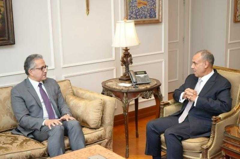 وزير الخارجية يبحث مع مرشح مصر لمنصب مدير اليونسكو تطورات حملة ترشيحه